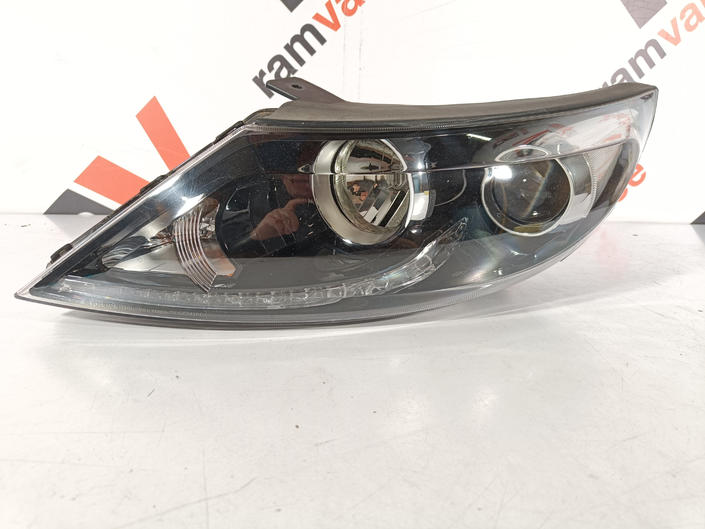 Kia Sportage esituli / headlight