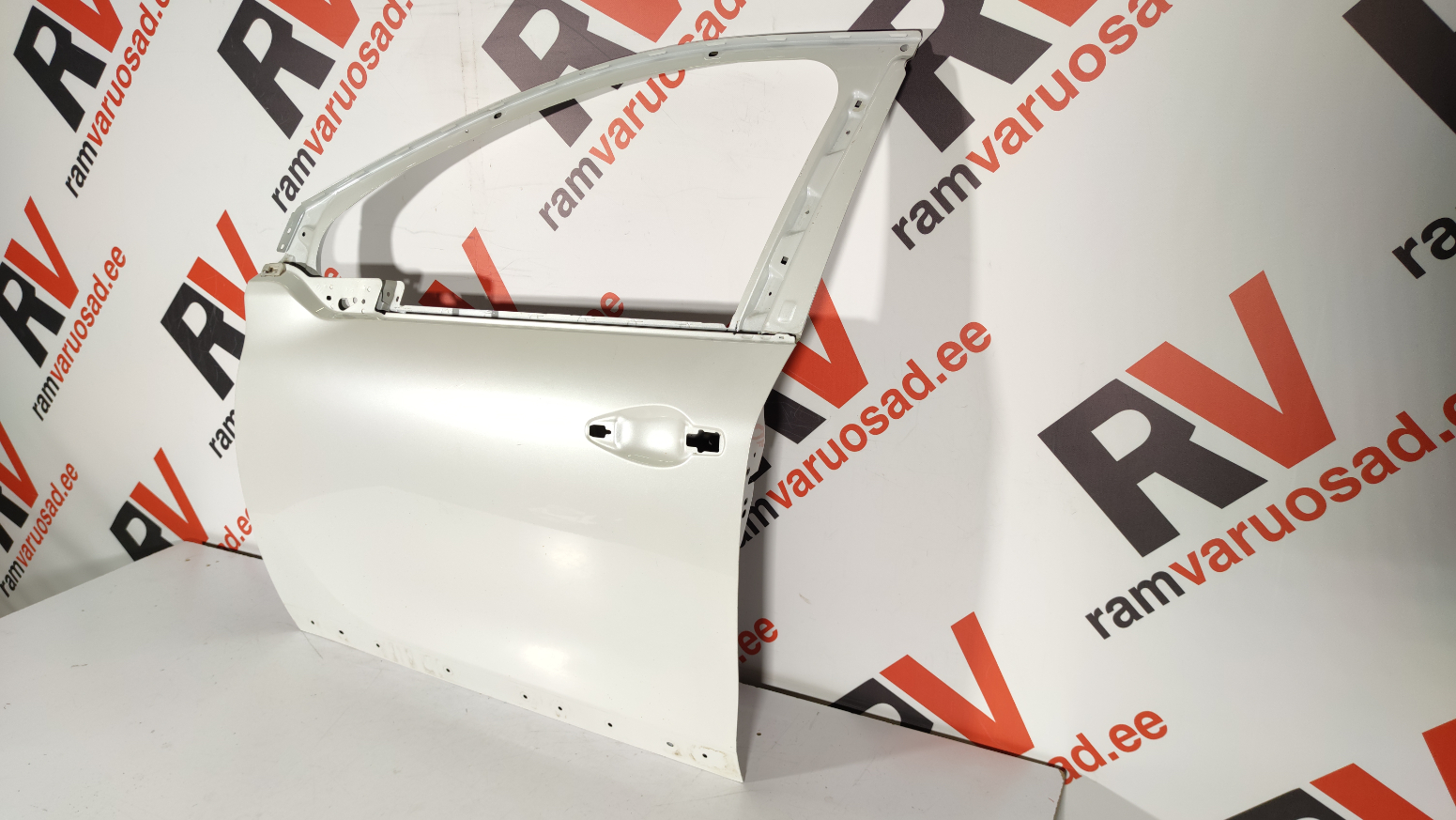 Peugeot 2008 esiuks / front door - pilt 3