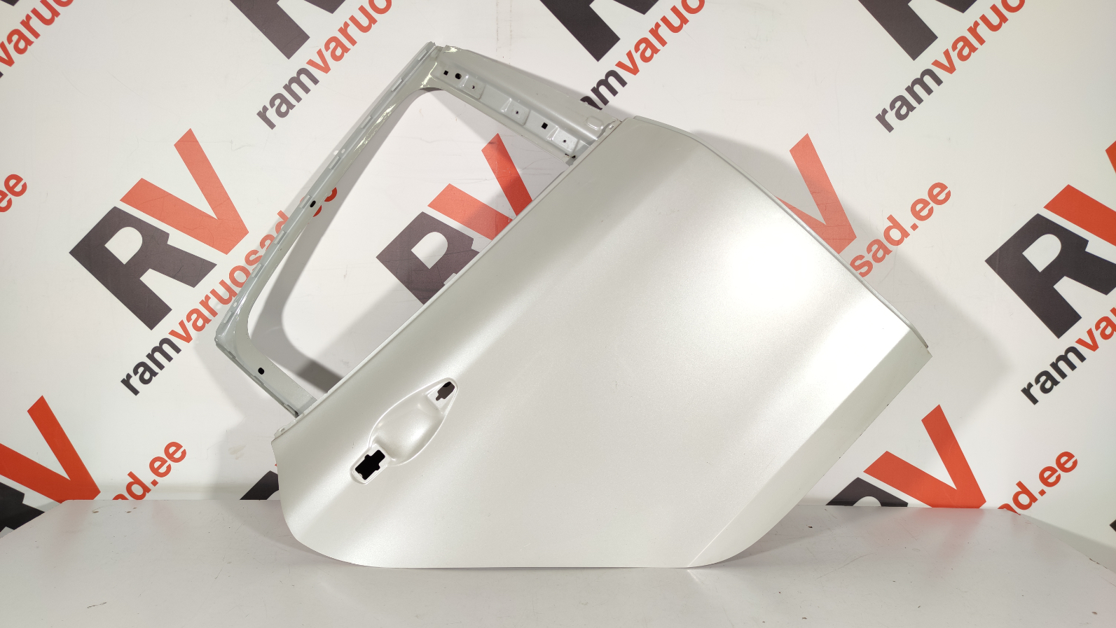 Peugeot 208 tagauks / rear door
