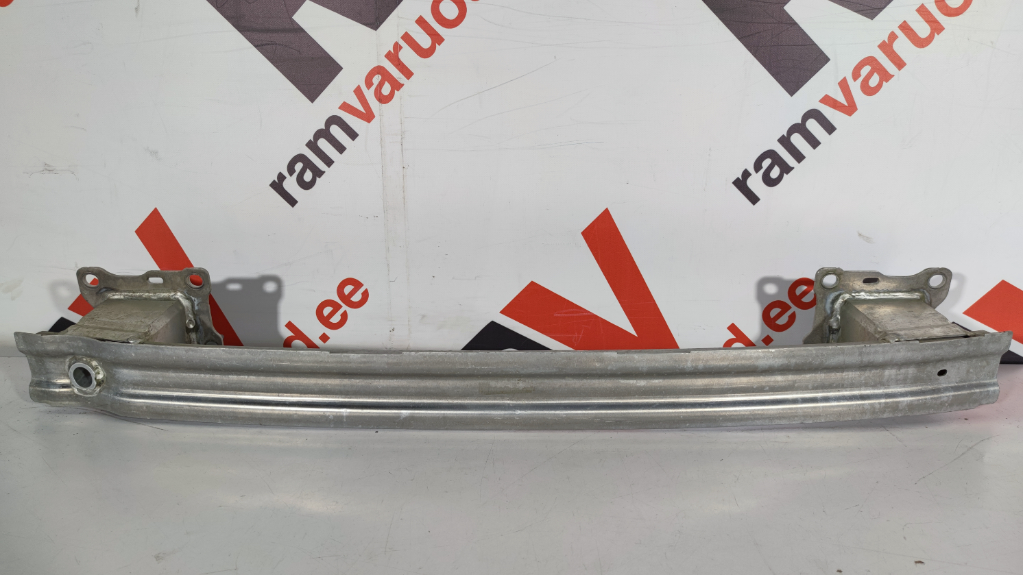 Audi A4 B9 tagatala / rear support