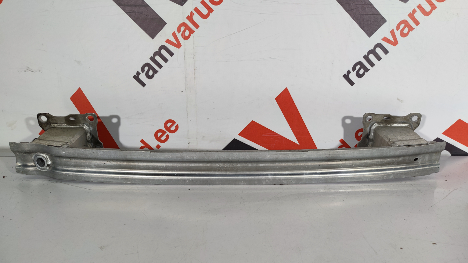 Audi A4 B9 tagatala / rear support