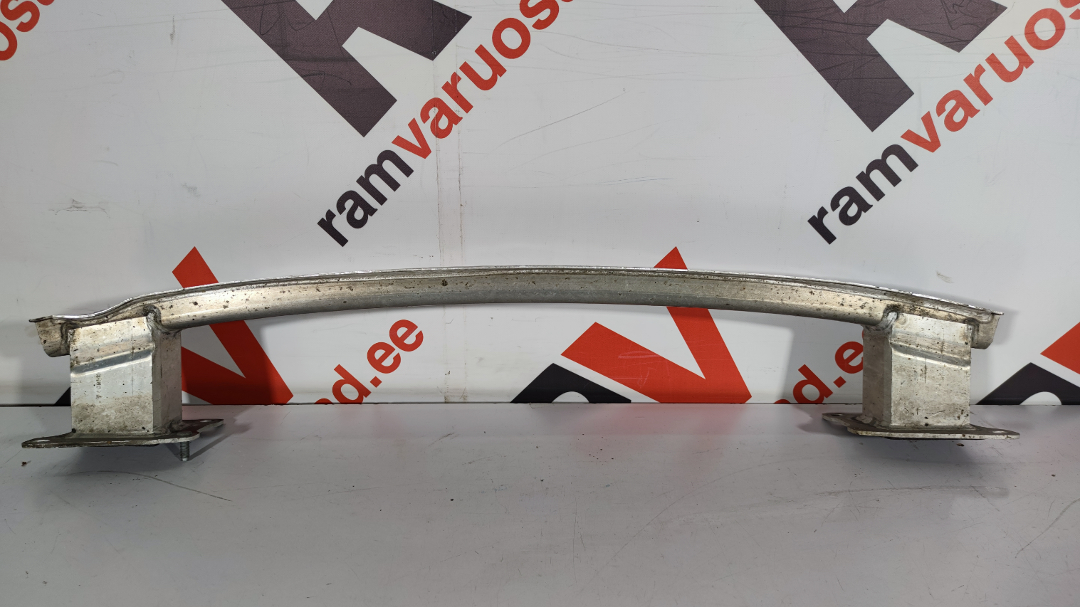 Audi A4 B9 tagatala / rear support - pilt 2