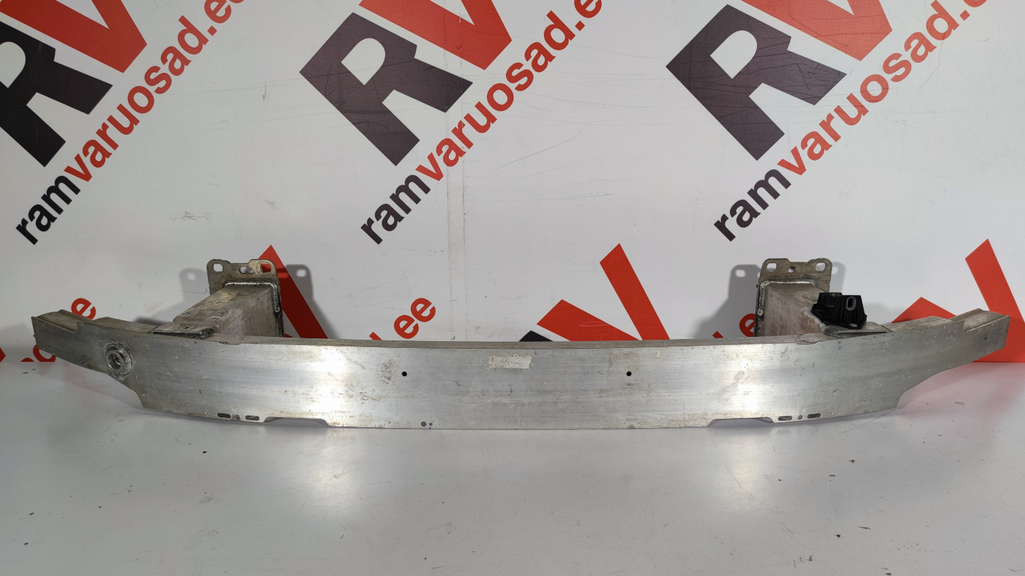 Audi A6 C8 esitala / front support