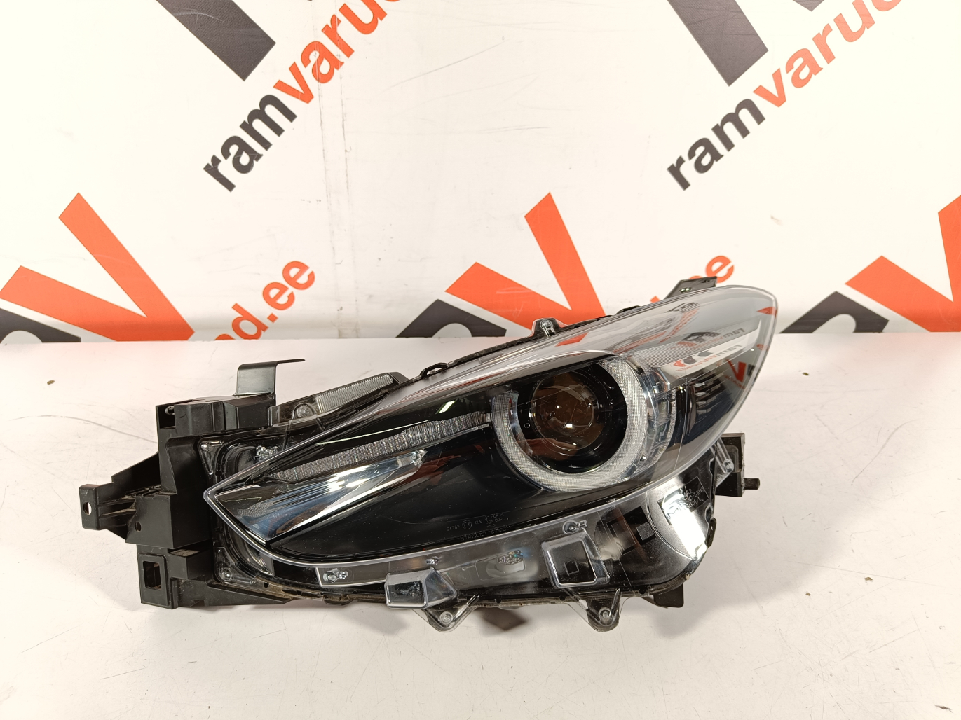 Mazda 3 esituli / headlight