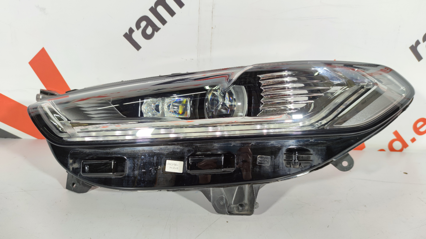 Ford Mondeo esituli / headlight