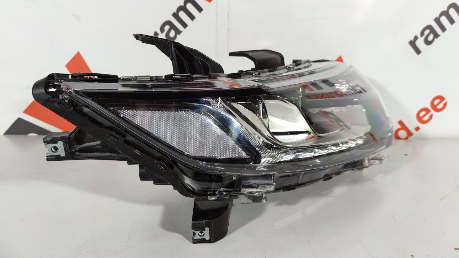 MItsubishi Outlander esituli / headlight - pilt 3