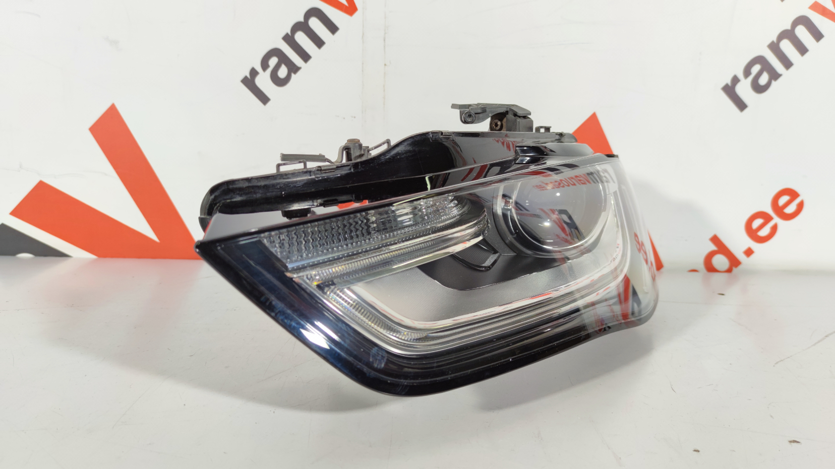 Audi A4 B8 esituli / headlight - pilt 2