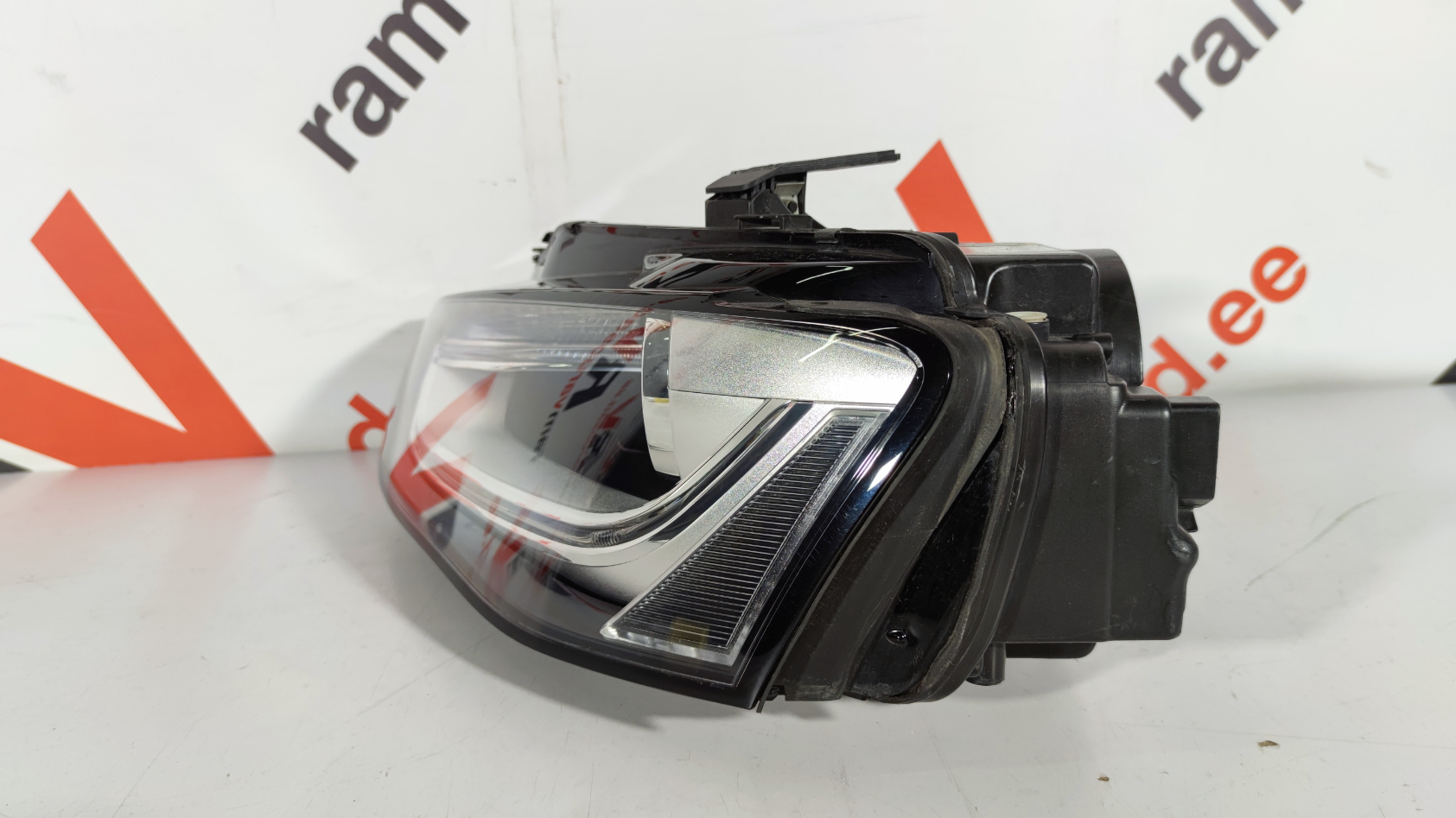 Audi A4 B8 esituli / headlight - pilt 3