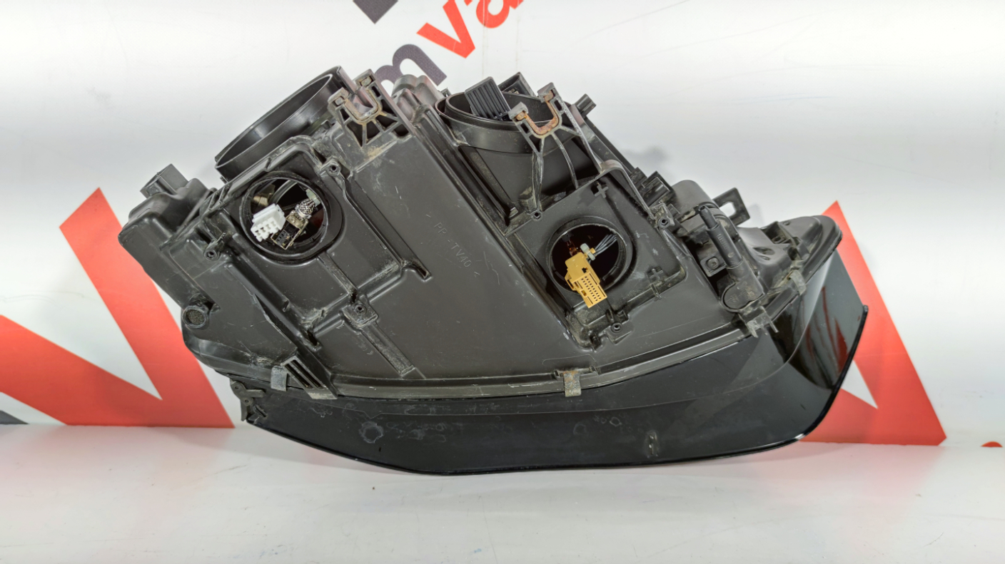 Audi A4 B8 esituli / headlight - pilt 5