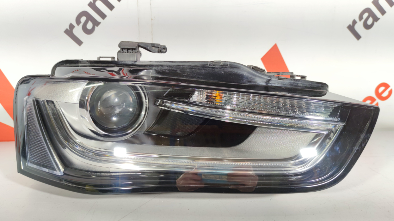 Audi A4 B8 esituli / headlight