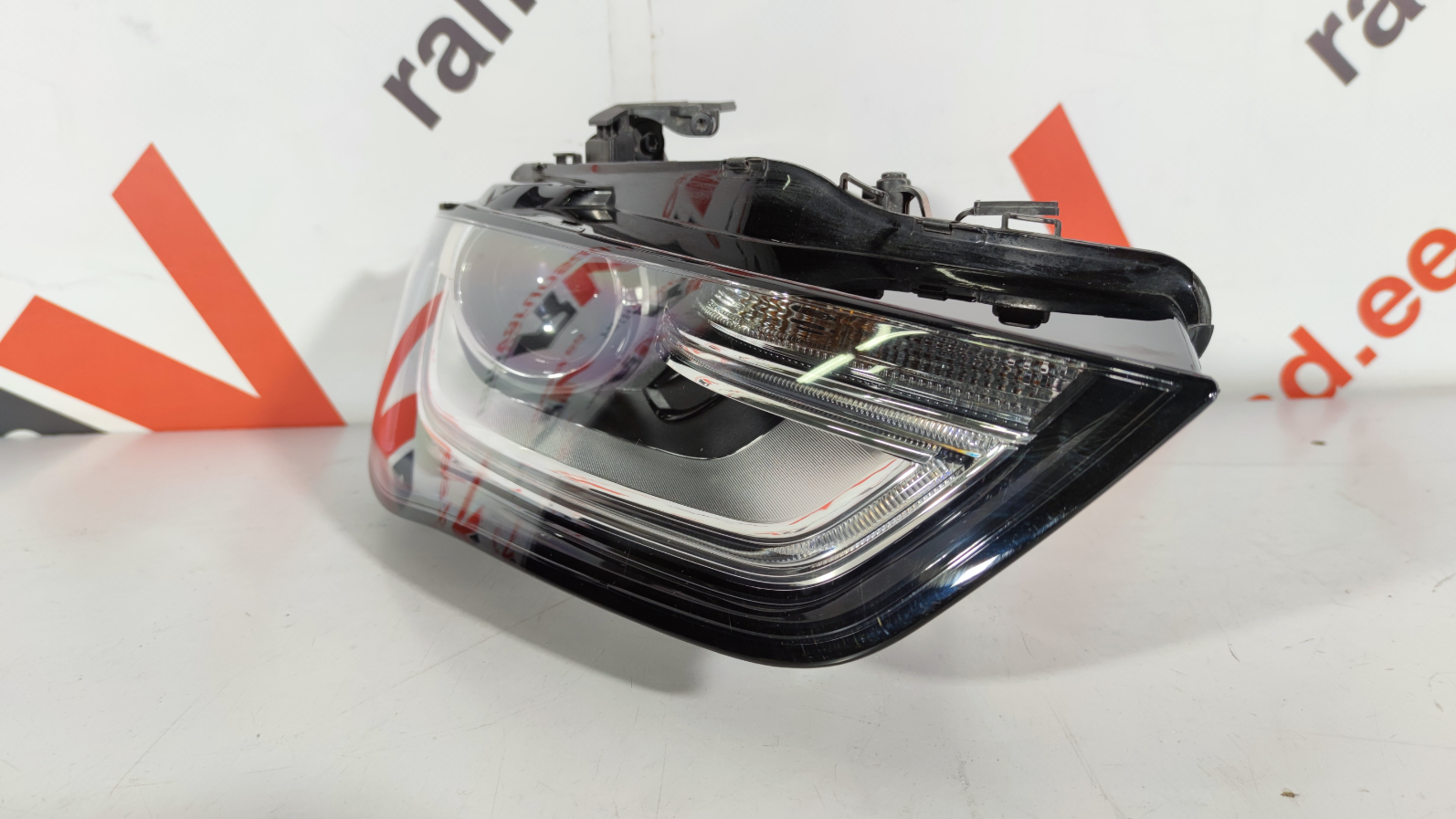 Audi A4 B8 esituli / headlight - pilt 2