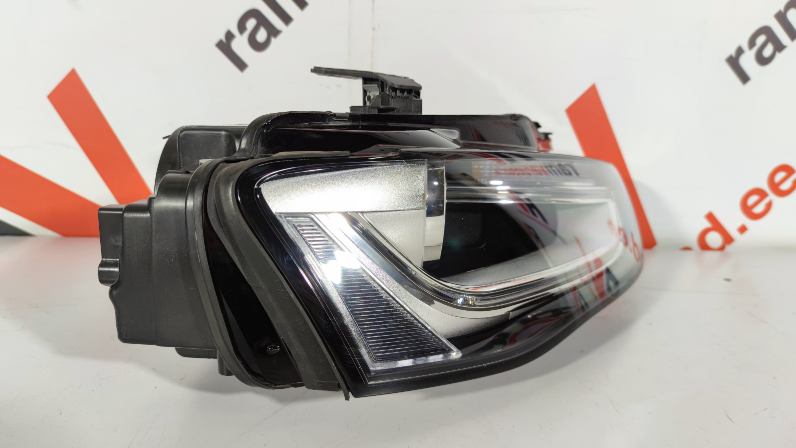 Audi A4 B8 esituli / headlight - pilt 3