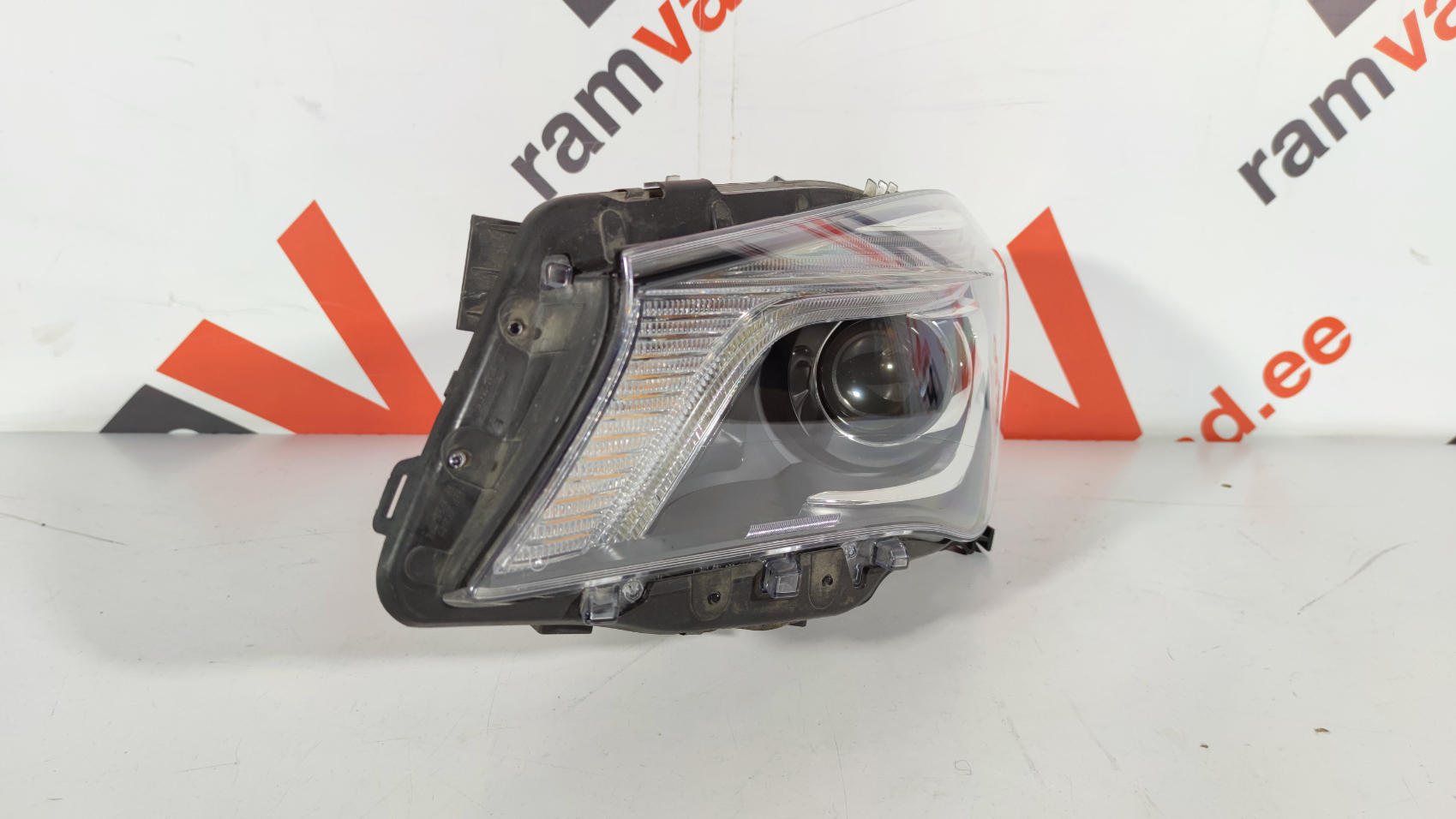 Mercedes CLA W117 esituli / headlight - pilt 2