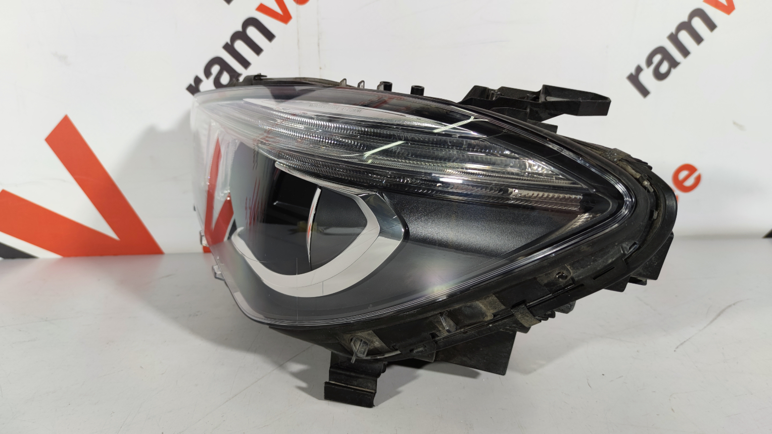 Mercedes CLA W117 esituli / headlight - pilt 3