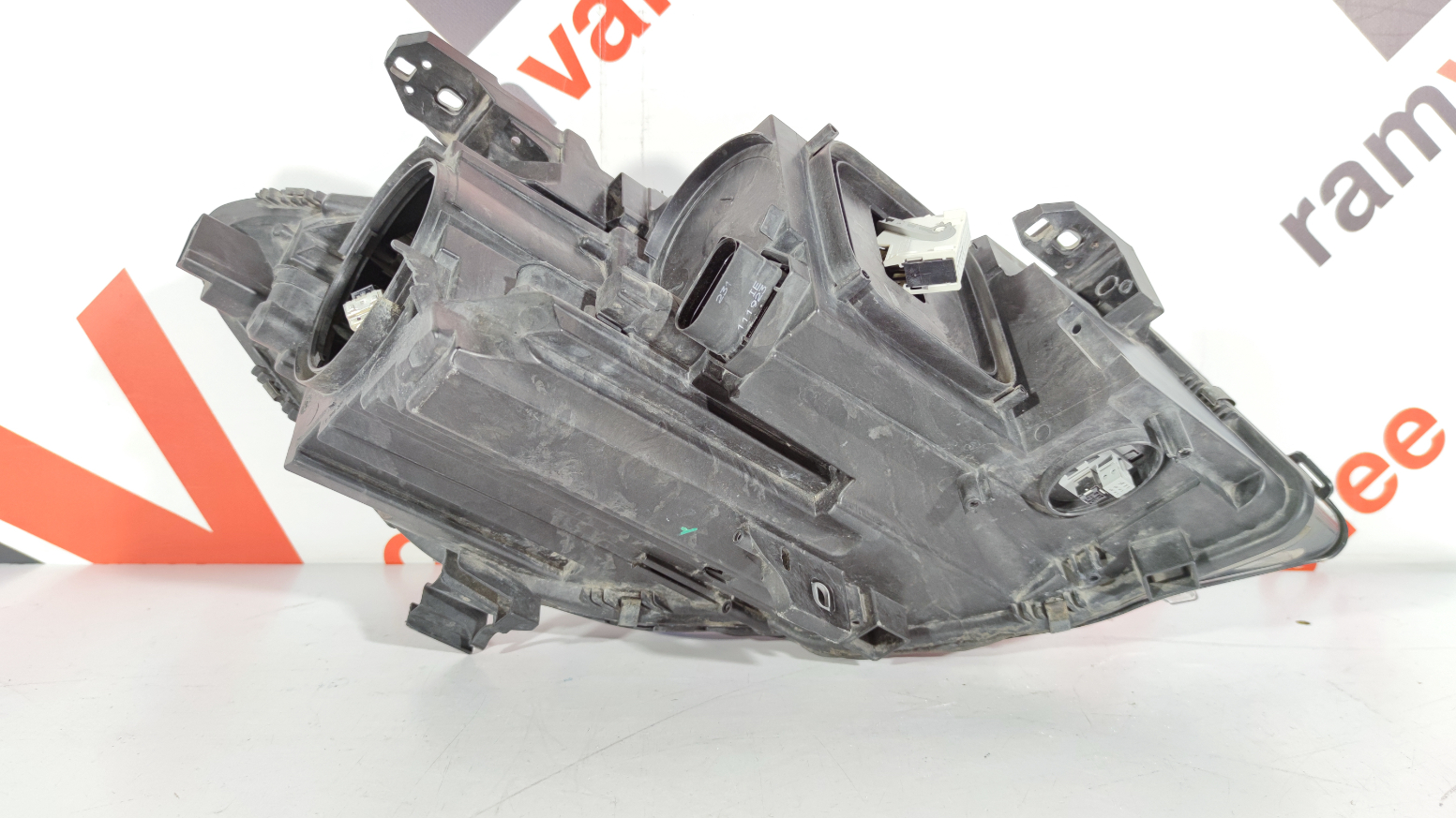 Mercedes CLA W117 esituli / headlight - pilt 5