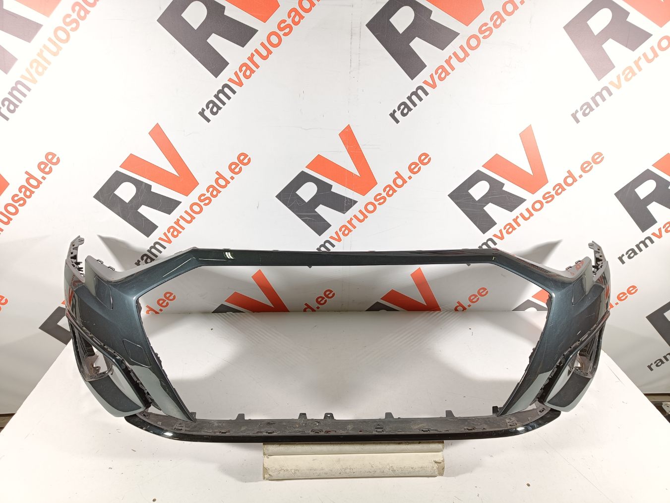 Audi A3 esistange / front bumper