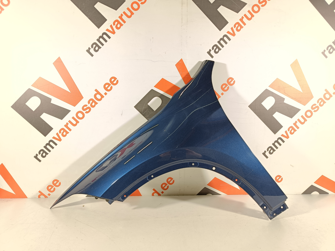 BMW X1 F48 esitiib / front fender