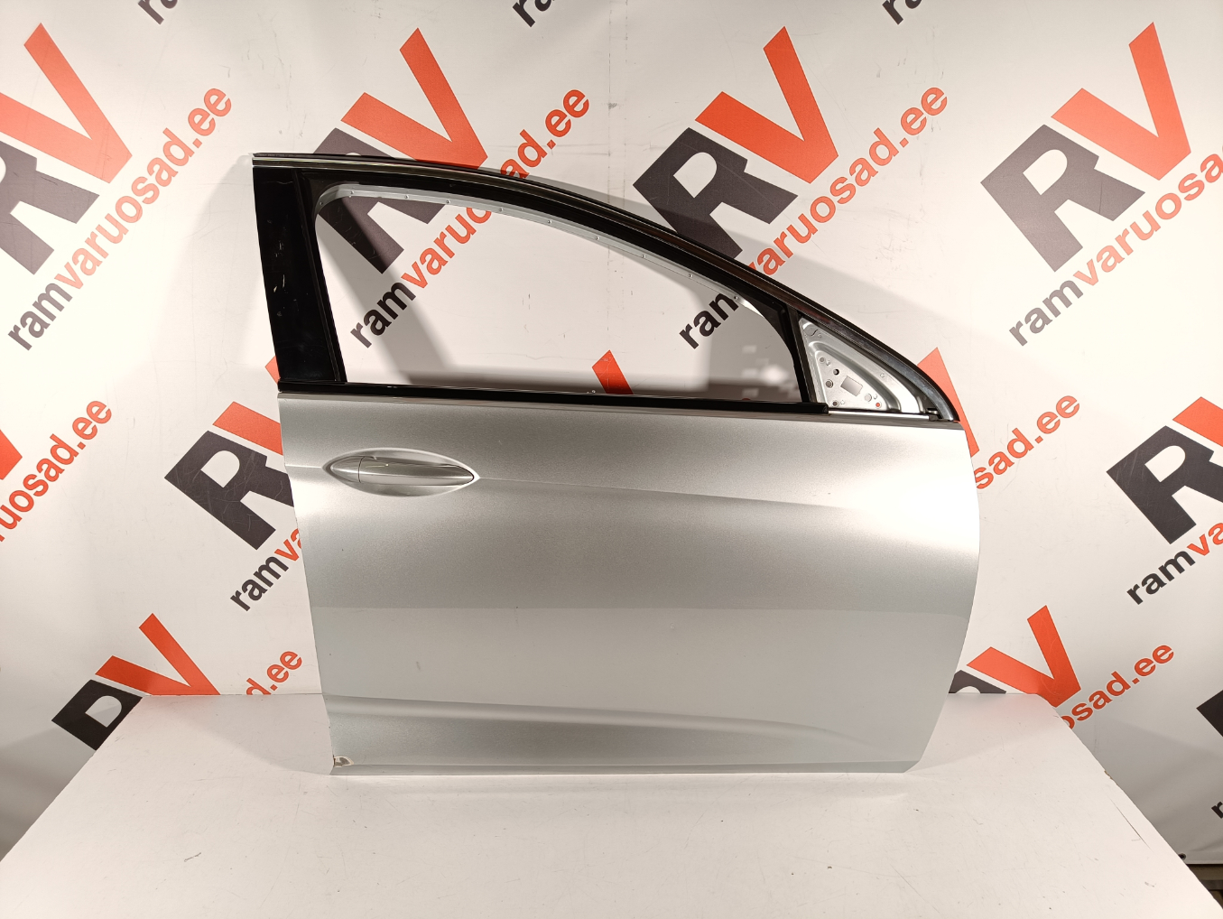 Opel Insignia esiuks / front doors