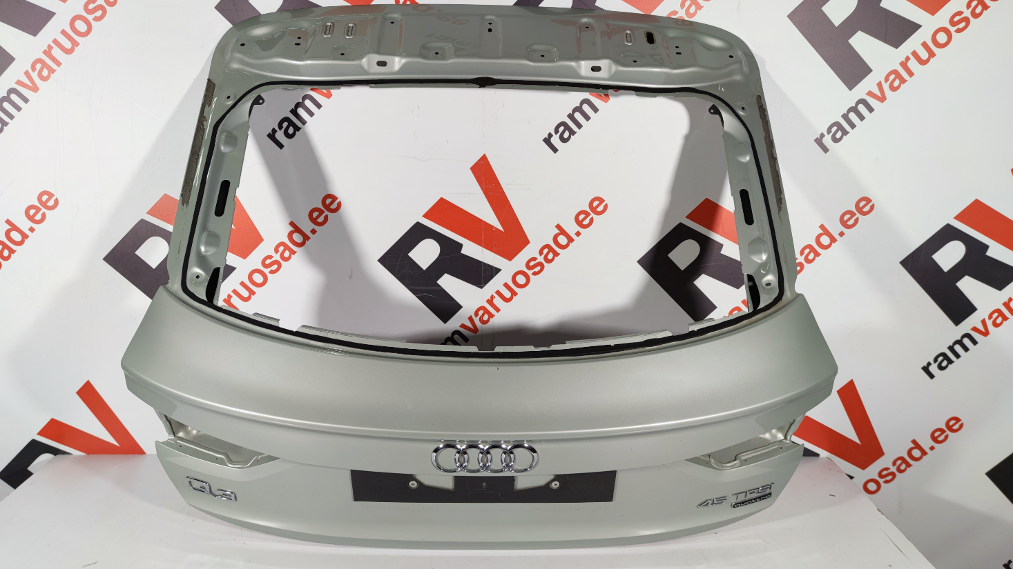 Audi Q3 tagaluuk / trunk lid