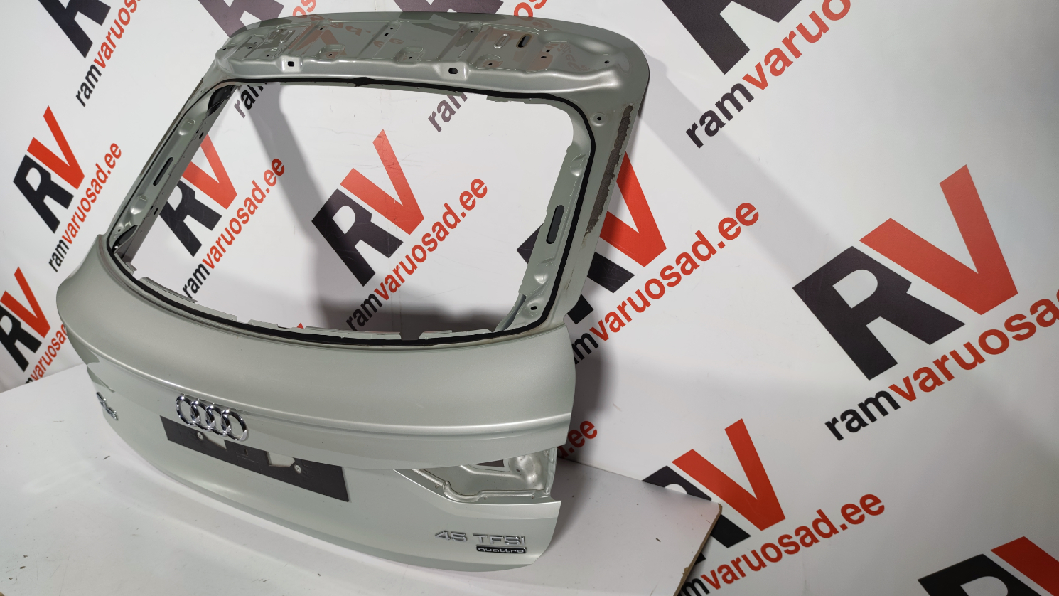 Audi Q3 tagaluuk / trunk lid - pilt 3