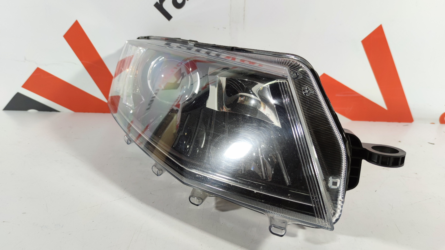 Skoda Octavia esituli / headlight - pilt 2