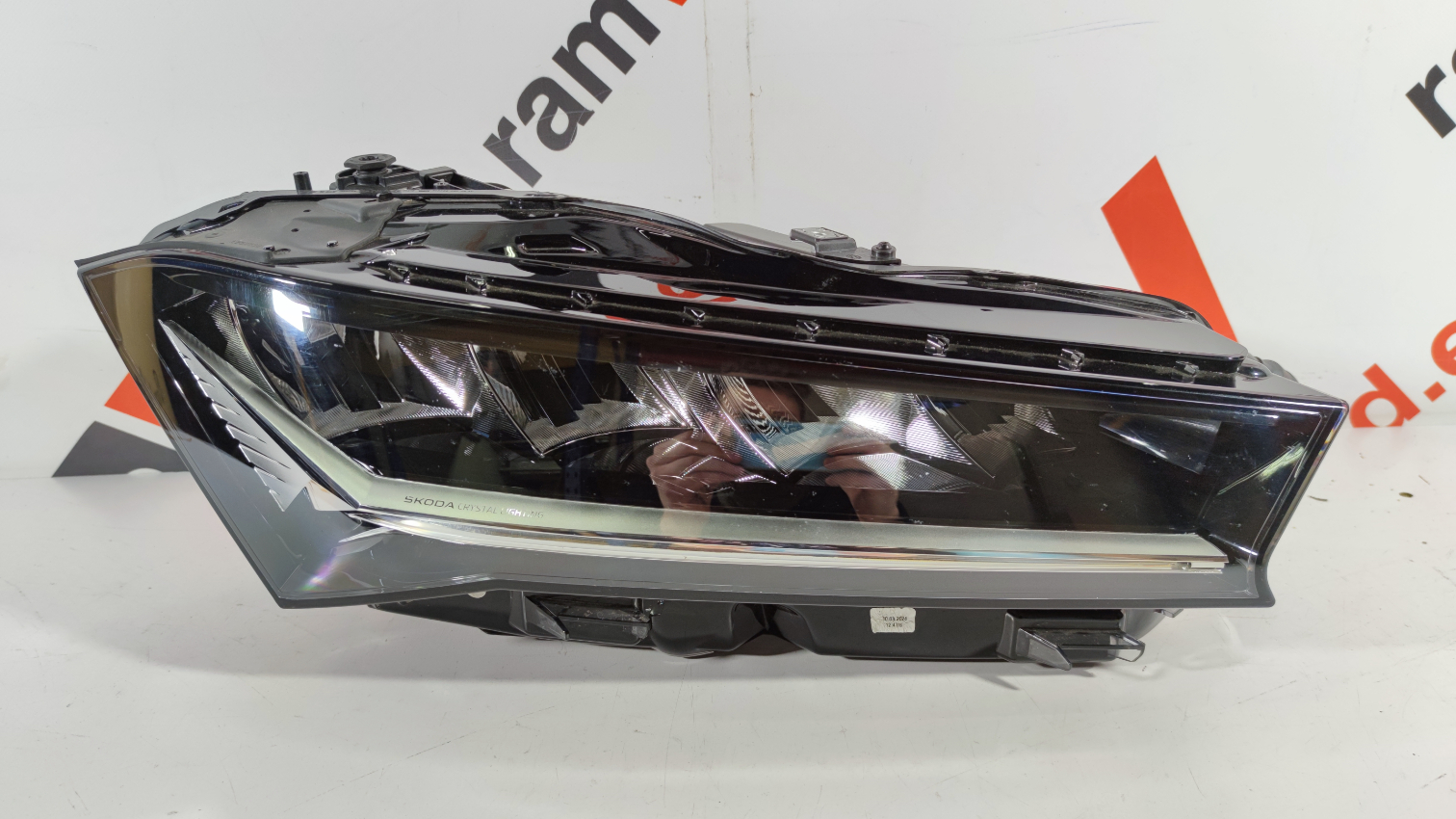 Skoda Superb esituli / headlight