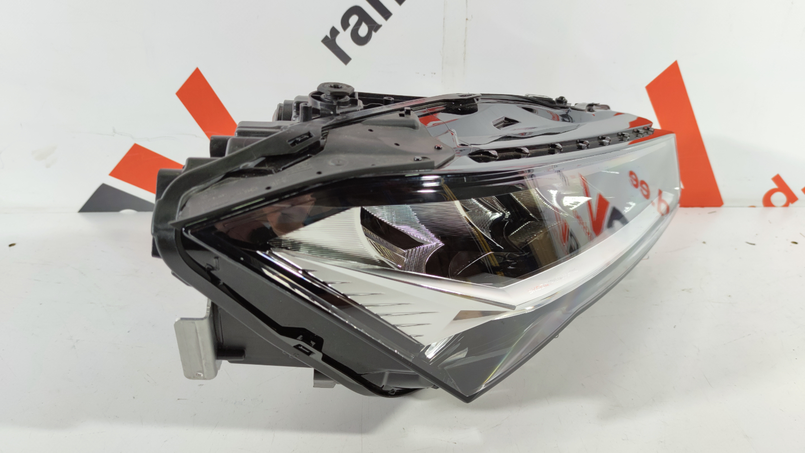 Skoda Superb esituli / headlight - pilt 3