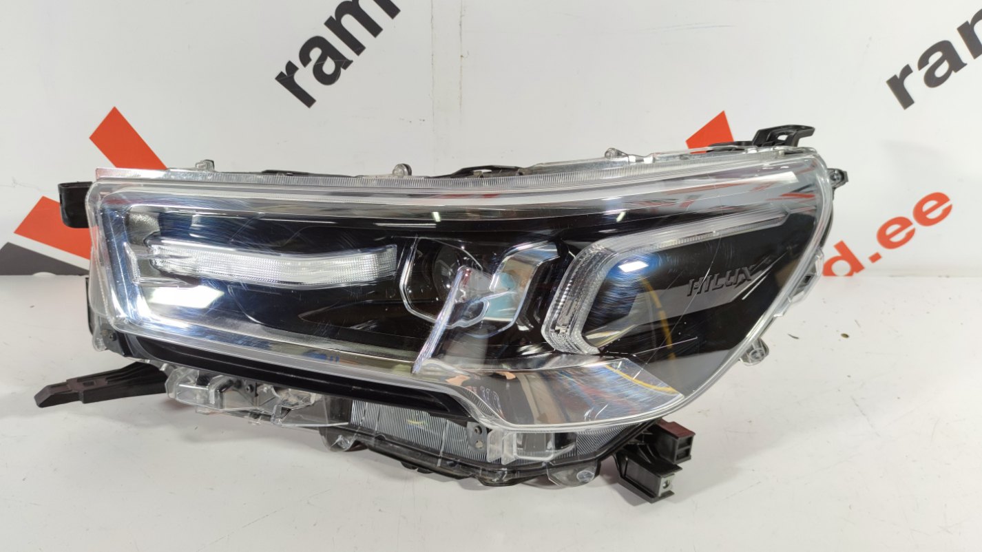 Toyota Hilux esituli / headlight - pilt 3