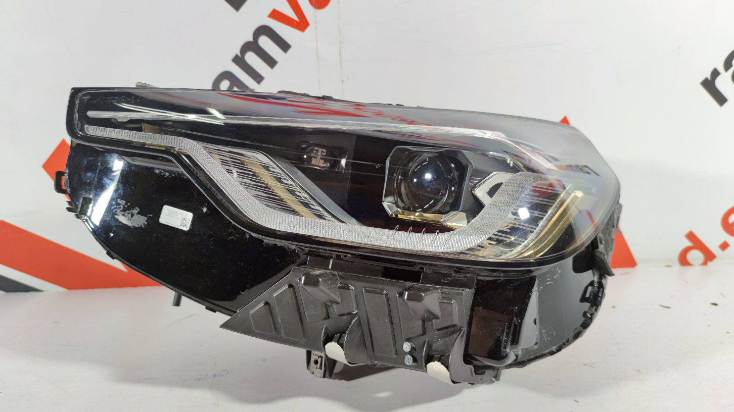 BMW 2 G42 esituli / headlight