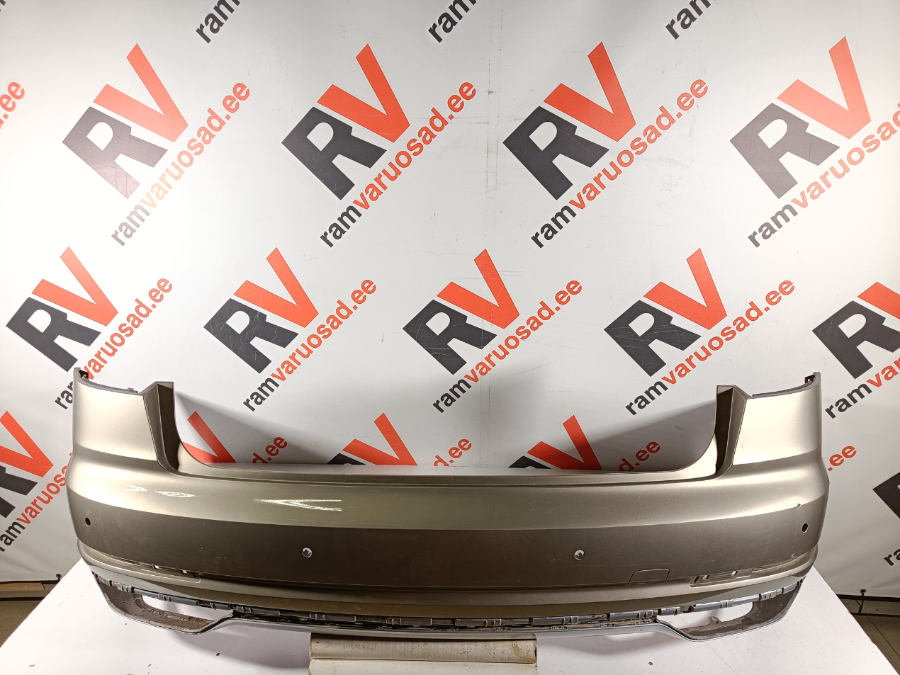 Audi A8 D5 tagastange / rear bumper