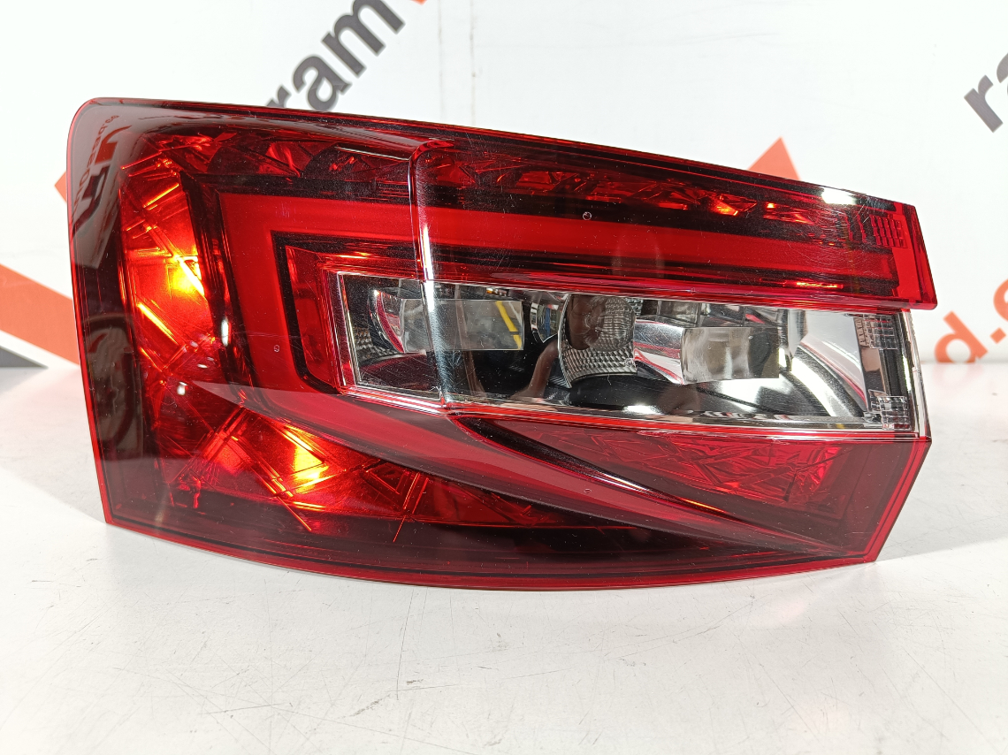 Skoda Superb III tagatuli / rear light