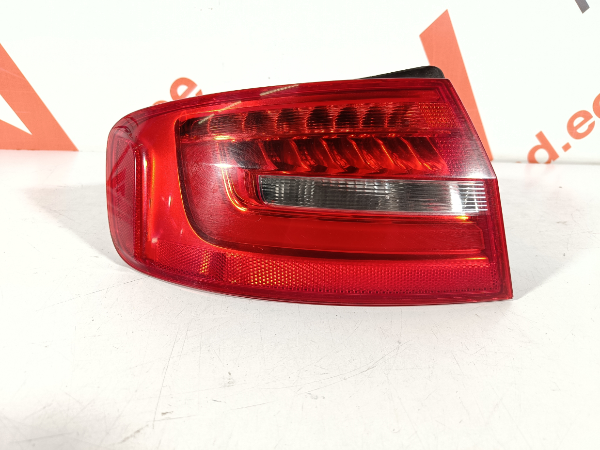 Audi A4 B8 sedan tagatuli / rear light