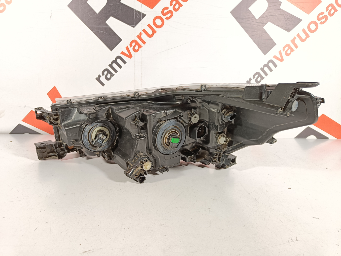 Toyota Hilux esituli / headlight - pilt 3