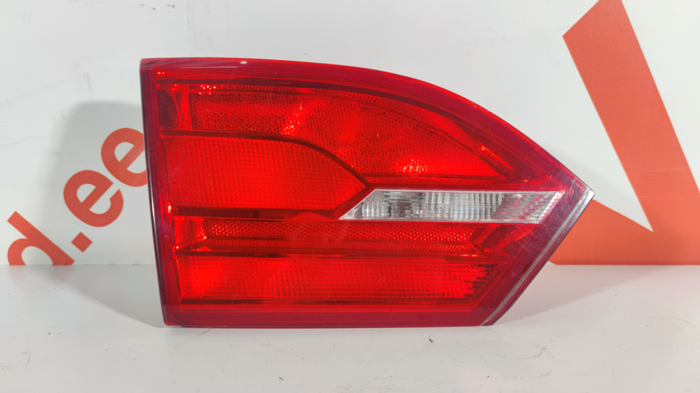 Volkswagen Jetta tagatuli / rear light