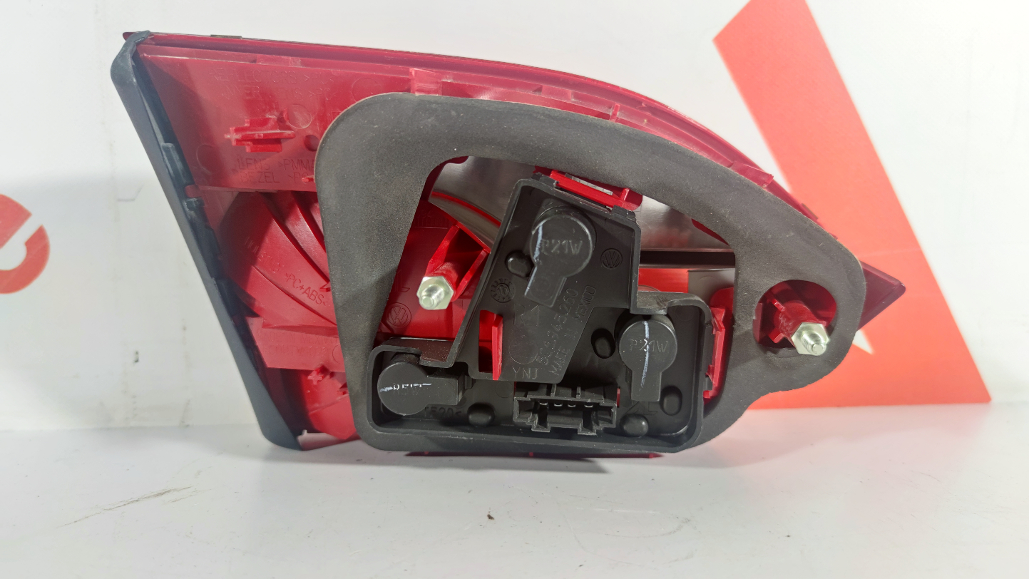 Volkswagen Jetta tagatuli / rear light - pilt 2
