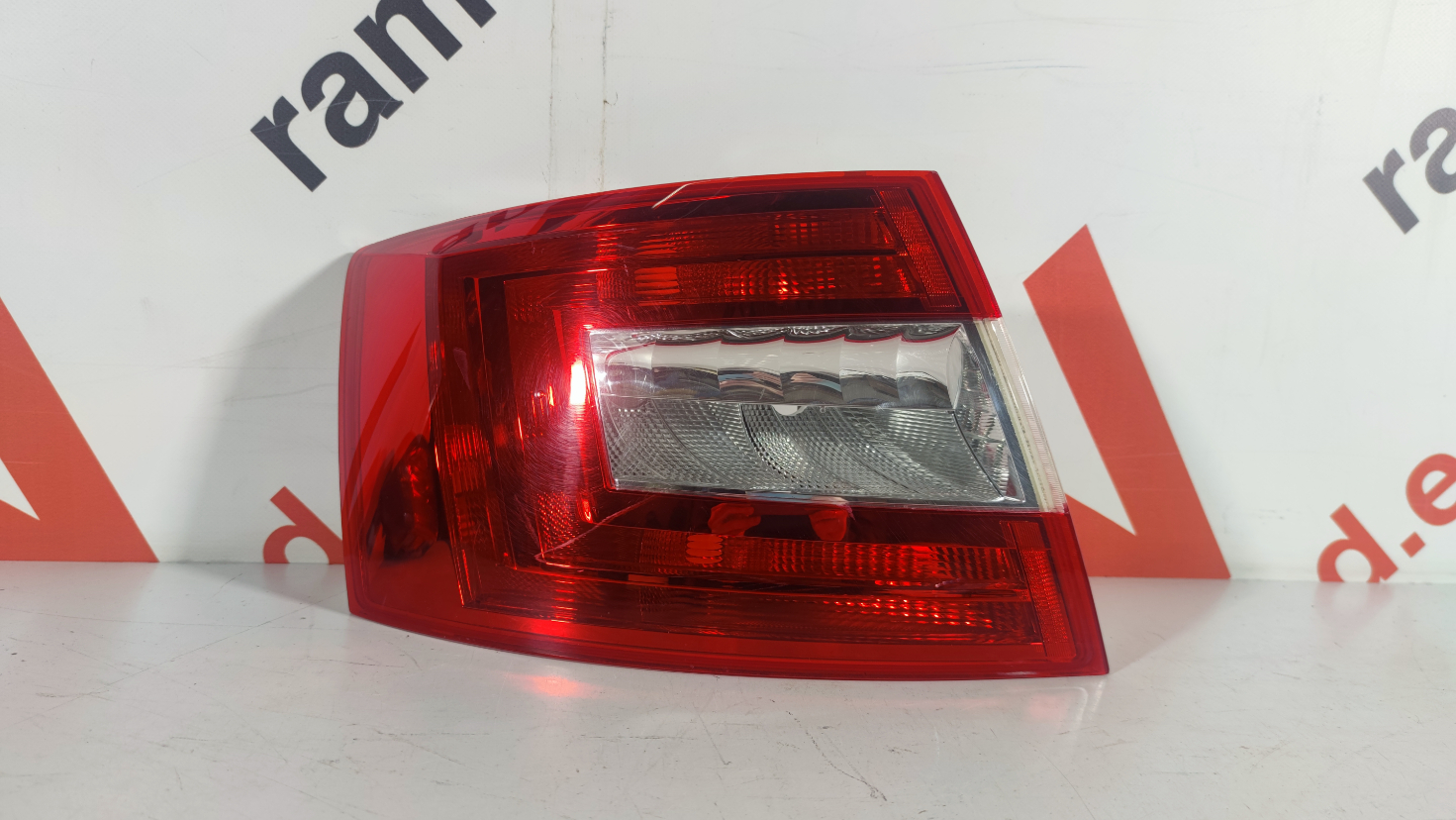 Skoda Octavia tagatuli / rear light