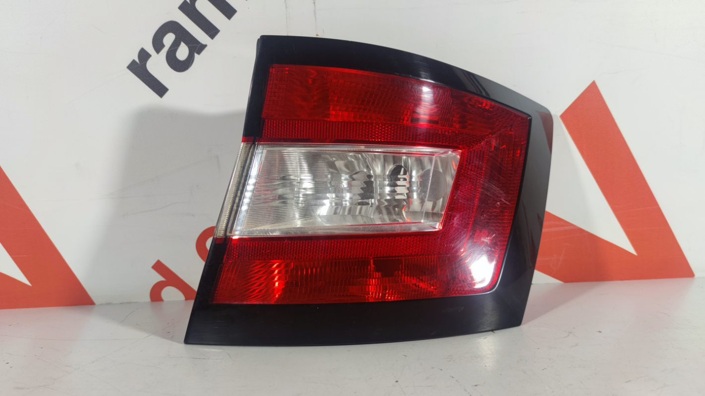 Skoda Fabia tagatuli / rear light