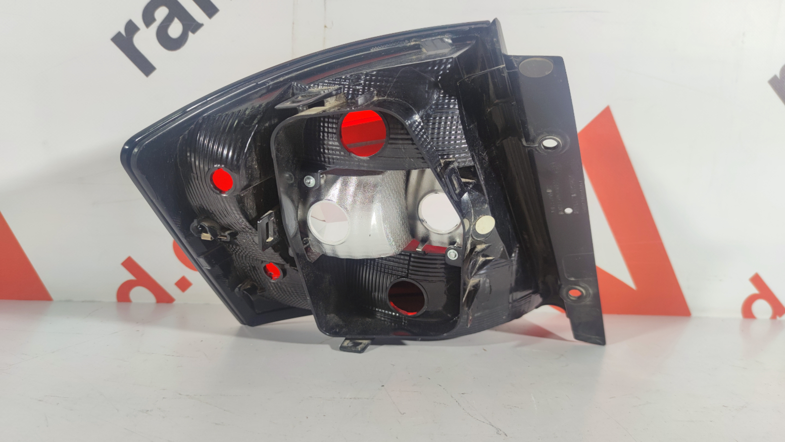 Skoda Fabia tagatuli / rear light - pilt 2