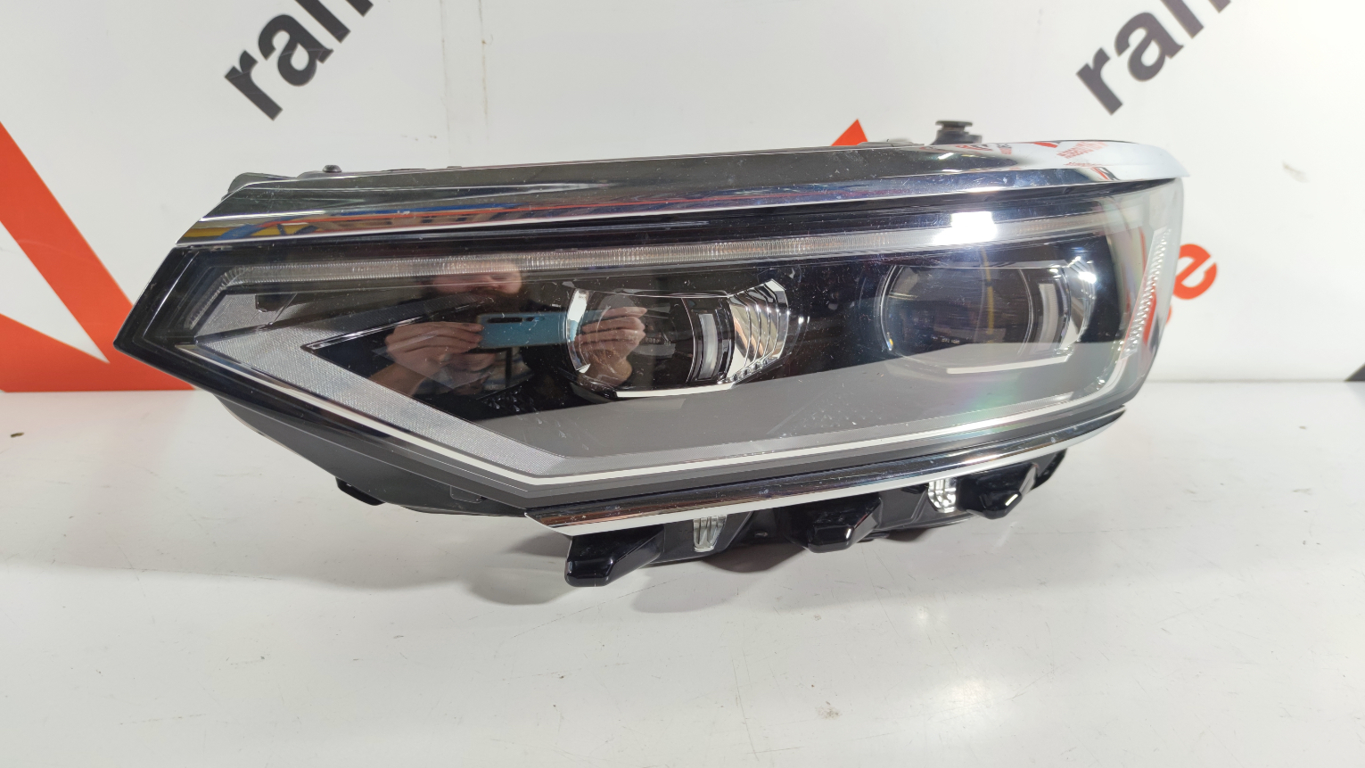 volkswagen Passat B8 esituli / headlight