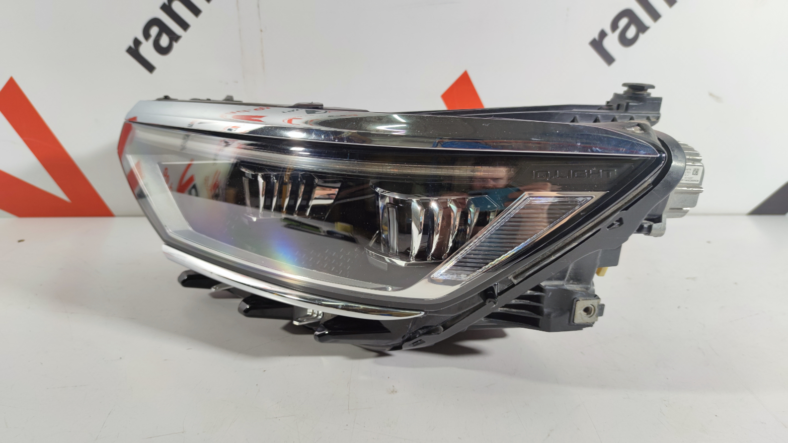 volkswagen Passat B8 esituli / headlight - pilt 2