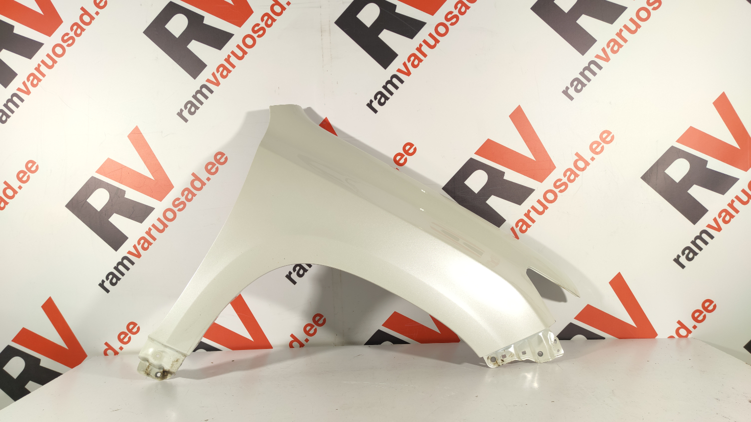 Toyota Land Cruiser 150 esitiib / front fender