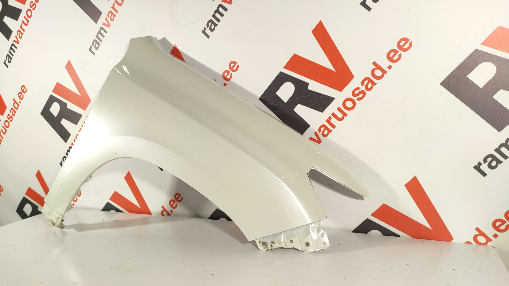 Toyota Land Cruiser 150 esitiib / front fender - pilt 3
