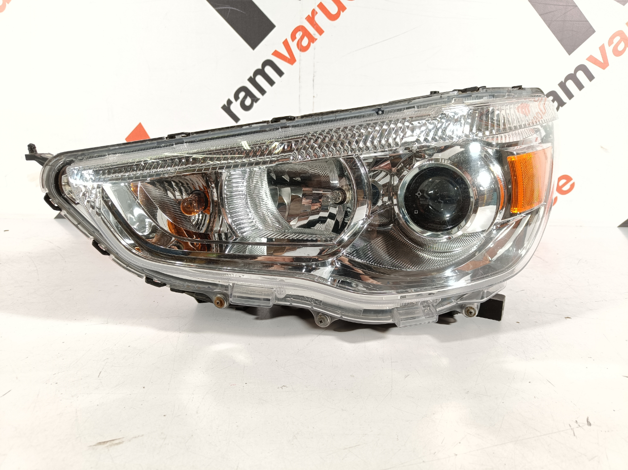 Mitsubishi ASX esituli / headlight