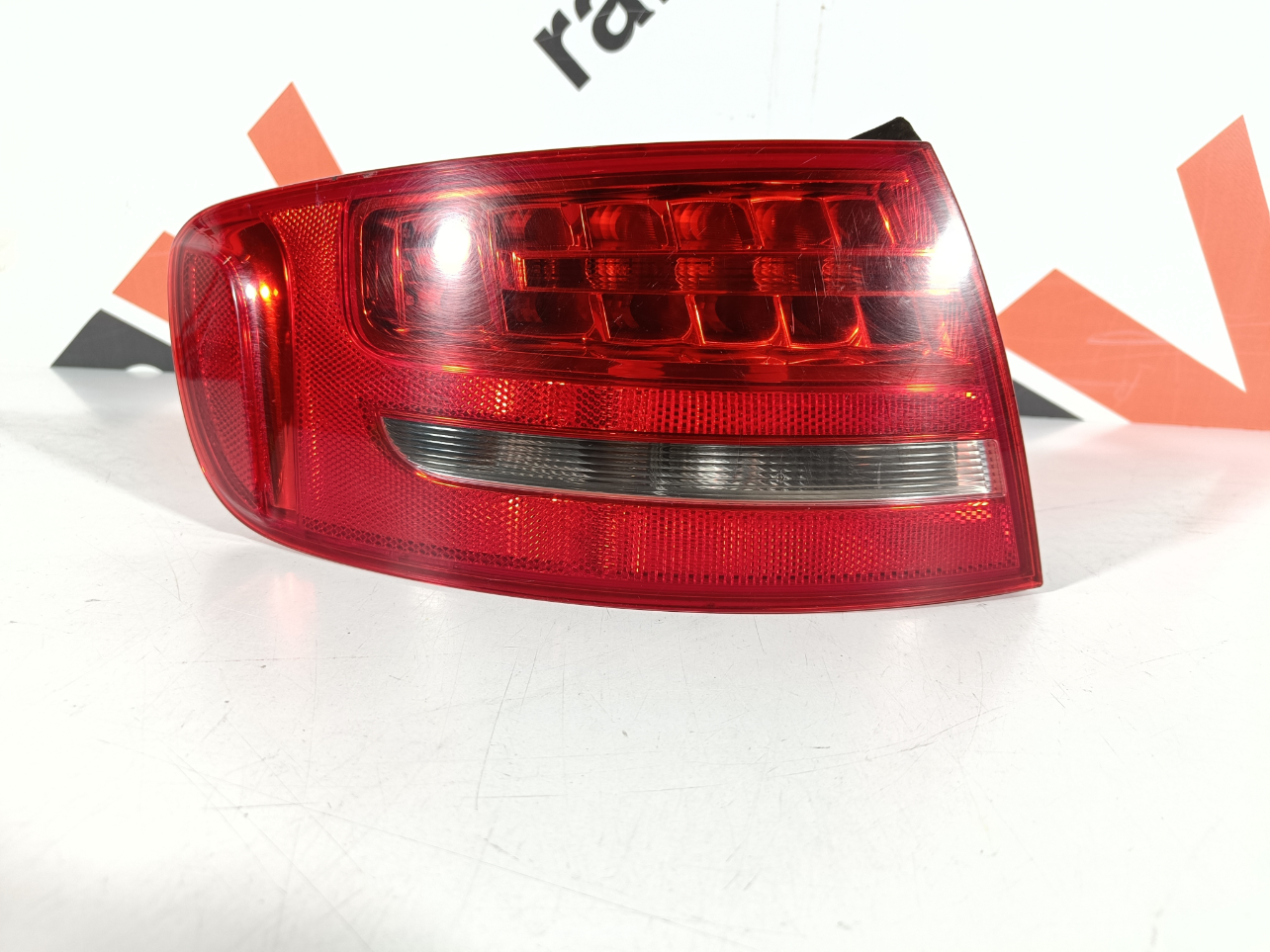 Audi A4 B8 tagatuli / rearlight
