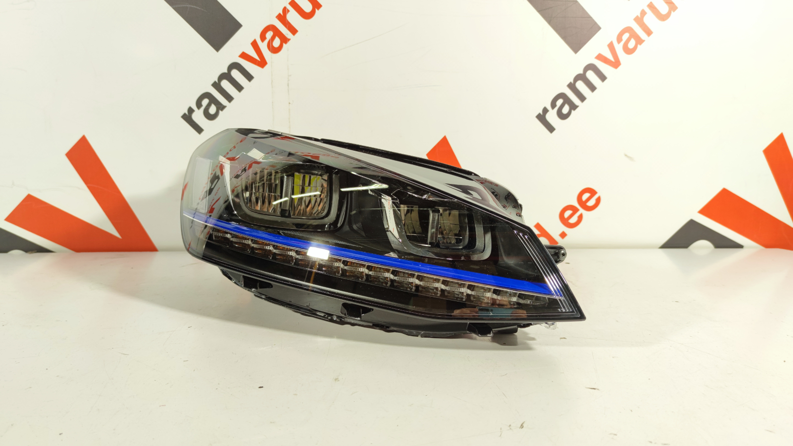 Golf E-Golf esituli / headlight
