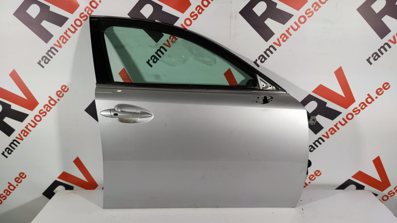 Lexus IS esiuks / front door