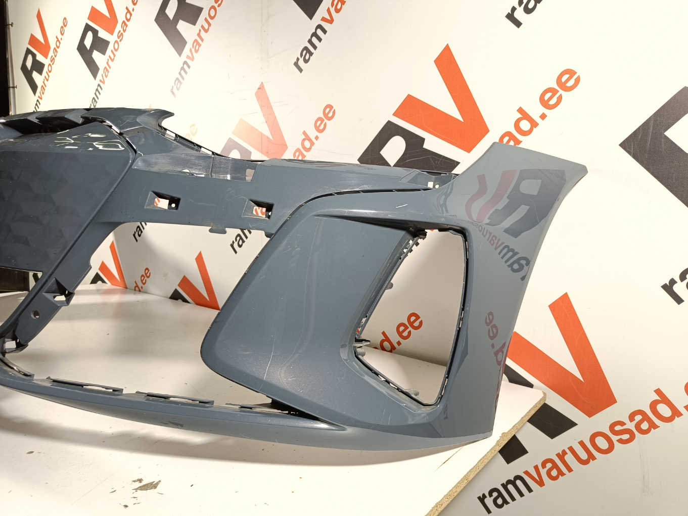 Audi E-Tron GT esistange / front bumper - pilt 3