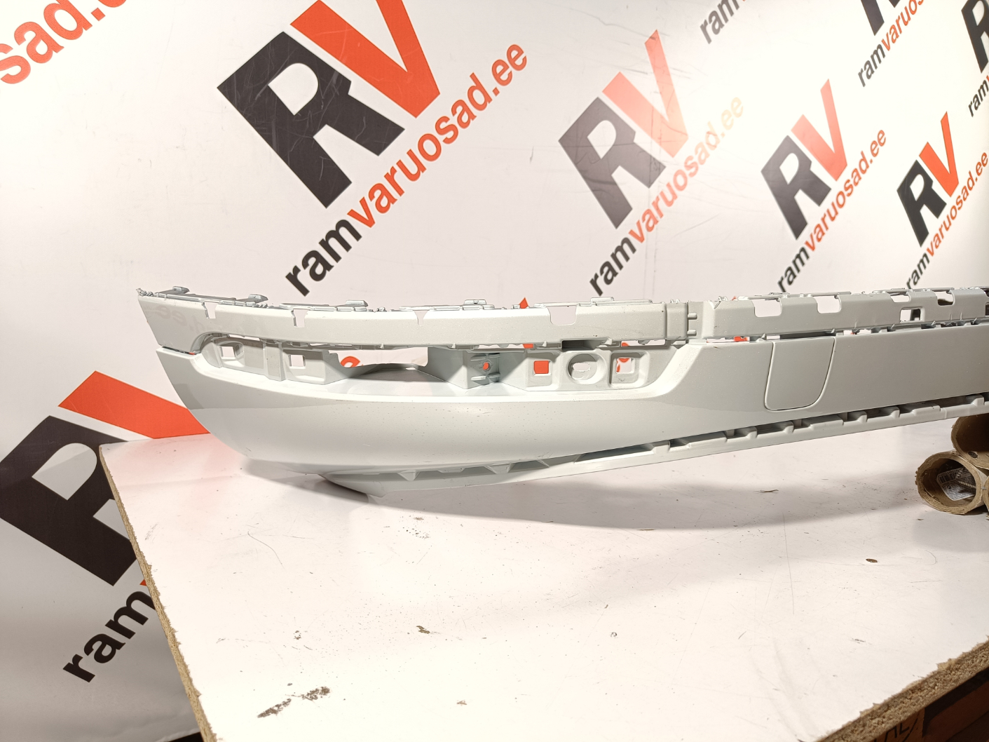 Volkswagen Touareg tagastange / rear bumper spoiler - pilt 2