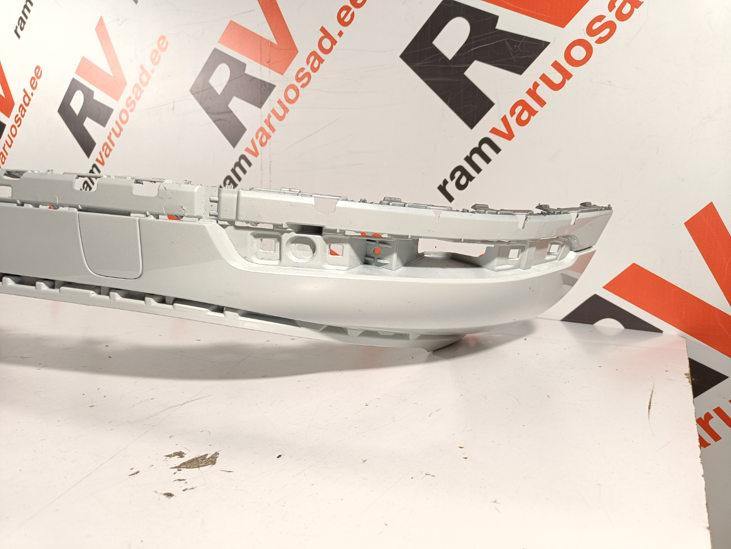 Volkswagen Touareg tagastange / rear bumper spoiler - pilt 3