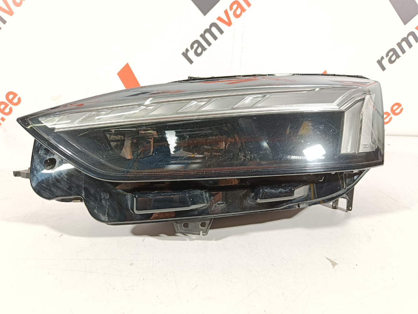 Audi A5 esituli / headlight